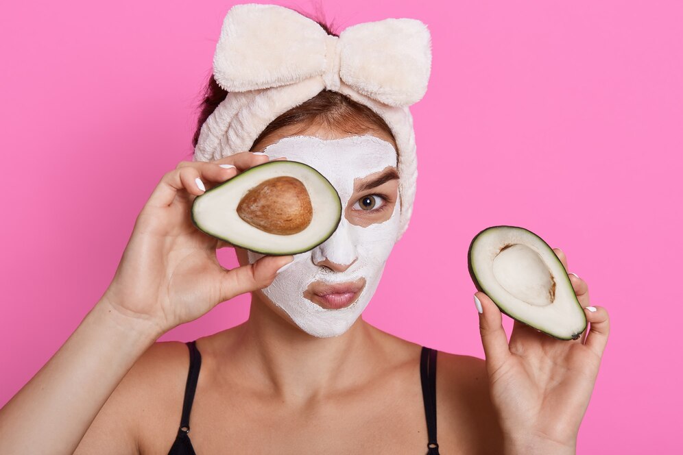 DIY maska za lice so avokado i maslo od lesnik